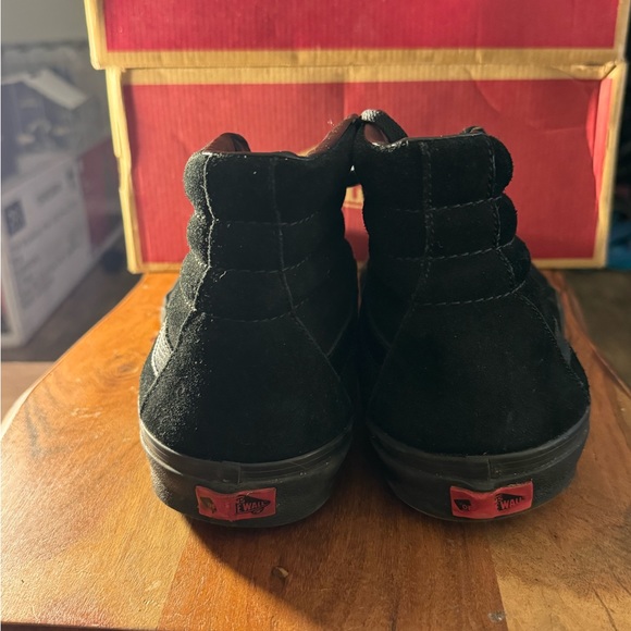 Vans men’s size 13 sk8 hi blacked out suede - Picture 4 of 4